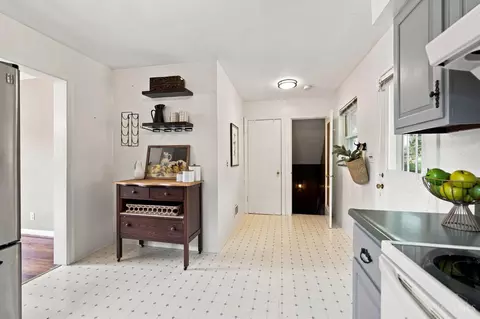 Entry Way - 3089 Neisel Ave, Cincinnati, OH 45248 photo 1 of 2