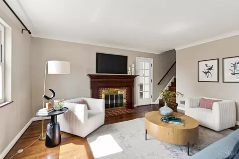 Living - 3089 Neisel Ave, Cincinnati, OH 45248 photo 1 of 2