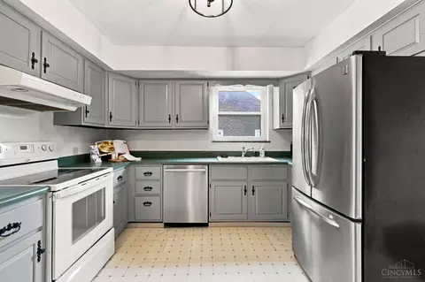 Kitchen - 3089 Neisel Ave, Cincinnati, OH 45248 photo 2 of 3