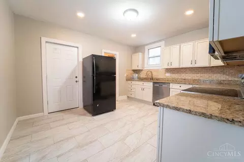 Entry Way - 1619 Powers St, Cincinnati, OH 45223 photo 1 of 2