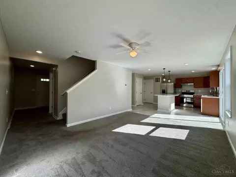 Living - 2905 Pine Leaf Ct, Hamilton, OH 45013 photo 2 of 5