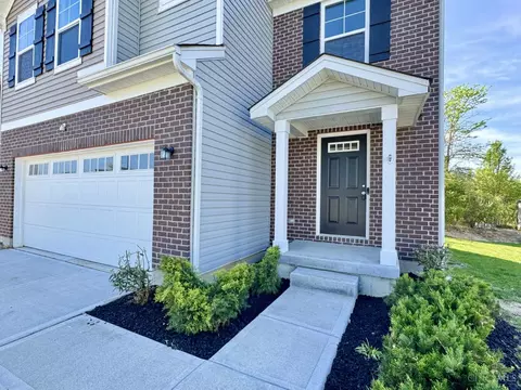 Exterior - 2905 Pine Leaf Ct, Hamilton, OH 45013 photo 3 of 5
