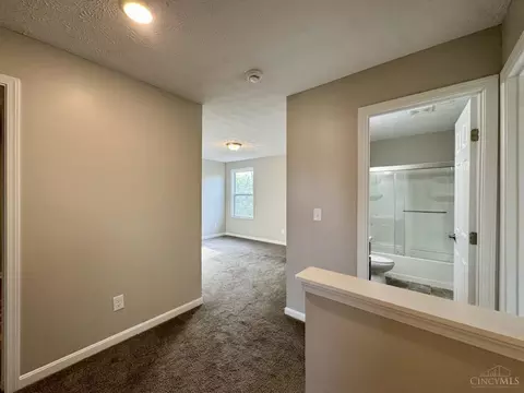 Entry Way - 2905 Pine Leaf Ct, Hamilton, OH 45013 photo 4 of 5