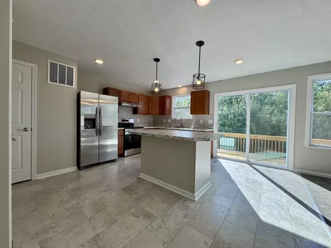 Kitchen - 2905 Pine Leaf Ct, Hamilton, OH 45013 photo 4 of 7