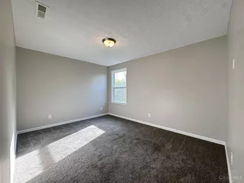 Bedroom - 2905 Pine Leaf Ct, Hamilton, OH 45013 photo 4 of 14