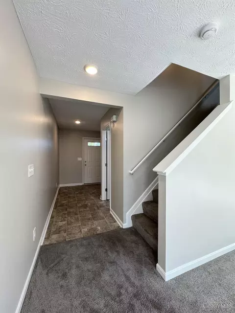 Entry Way - 2905 Pine Leaf Ct, Hamilton, OH 45013 photo 2 of 5