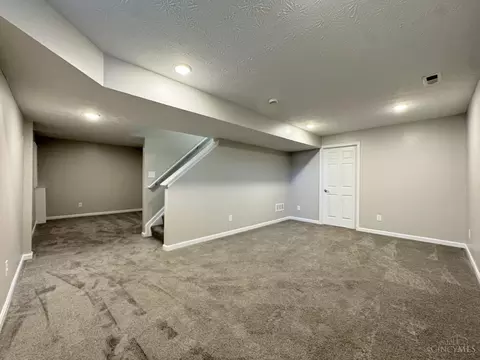 Living - 2905 Pine Leaf Ct, Hamilton, OH 45013 photo 5 of 5
