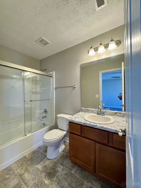 Bath - 2905 Pine Leaf Ct, Hamilton, OH 45013 photo 3 of 3