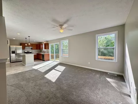 Living - 2905 Pine Leaf Ct, Hamilton, OH 45013 photo 3 of 5