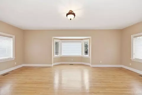 Living - 7803 Ayers Rd, Cincinnati, OH 45255 photo 7 of 9