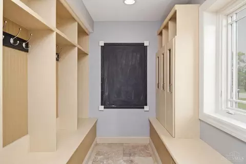Entry Way - 7803 Ayers Rd, Cincinnati, OH 45255 photo 4 of 7