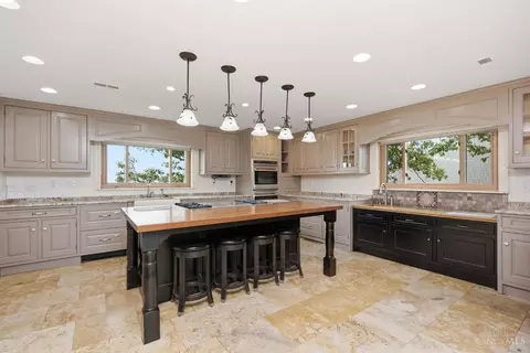 Kitchen - 7803 Ayers Rd, Cincinnati, OH 45255 photo 6 of 14