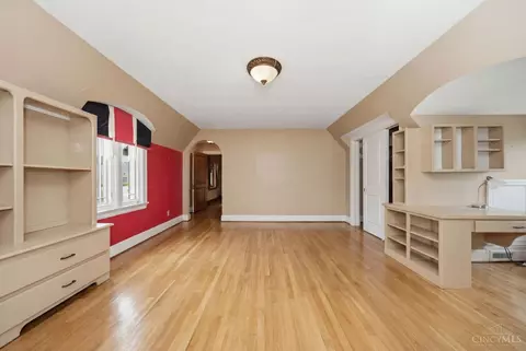 Bedroom - 7803 Ayers Rd, Cincinnati, OH 45255 photo 6 of 9