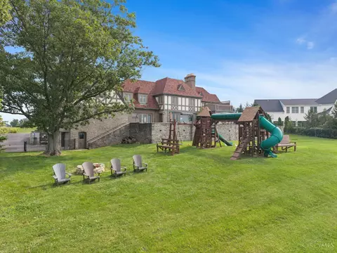Exterior - 7803 Ayers Rd, Cincinnati, OH 45255 photo 6 of 10