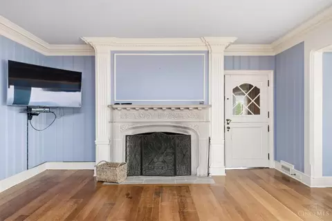 Living - 7803 Ayers Rd, Cincinnati, OH 45255 photo 6 of 9