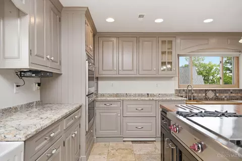 Kitchen - 7803 Ayers Rd, Cincinnati, OH 45255 photo 11 of 14
