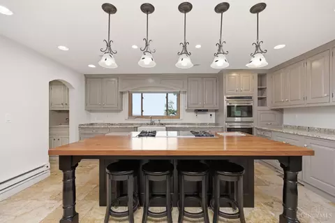 Kitchen - 7803 Ayers Rd, Cincinnati, OH 45255 photo 4 of 14