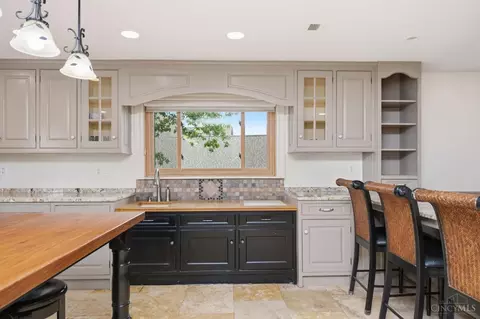 Kitchen - 7803 Ayers Rd, Cincinnati, OH 45255 photo 12 of 14