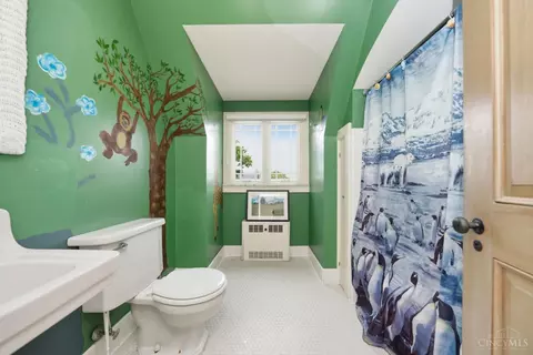 Bath - 7803 Ayers Rd, Cincinnati, OH 45255 photo 8 of 8