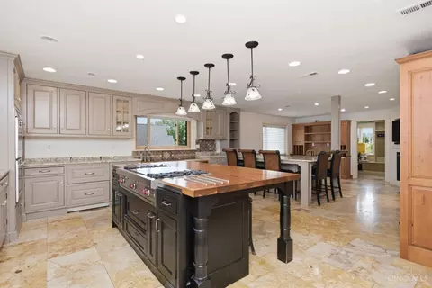 Kitchen - 7803 Ayers Rd, Cincinnati, OH 45255 photo 7 of 14