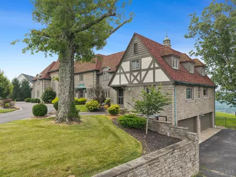 Exterior - 7803 Ayers Rd, Cincinnati, OH 45255 photo 4 of 10