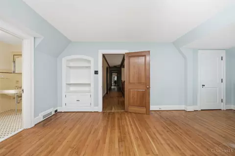 Bedroom - 7803 Ayers Rd, Cincinnati, OH 45255 photo 2 of 9