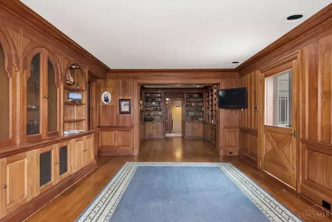 Entry Way - 7803 Ayers Rd, Cincinnati, OH 45255 photo 5 of 7