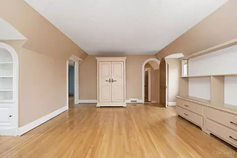 Bedroom - 7803 Ayers Rd, Cincinnati, OH 45255 photo 7 of 9