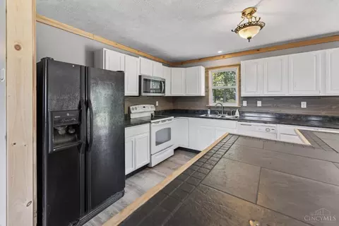 Kitchen - 16103 Moon Rd, Mount Orab, OH 45154 photo 1 of 3