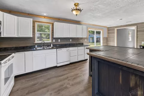Kitchen - 16103 Moon Rd, Mount Orab, OH 45154 photo 2 of 3