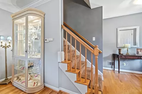 Entry Way - 680 Silverhedge Dr, Cincinnati, OH 45231 photo 4 of 7