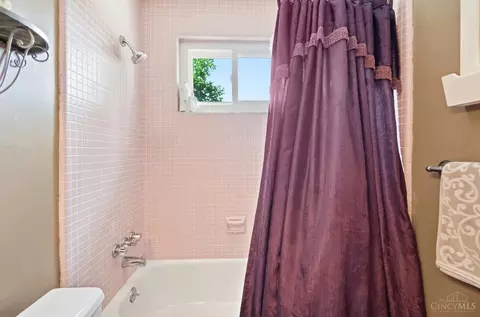 Bath - 680 Silverhedge Dr, Cincinnati, OH 45231 photo 8 of 11