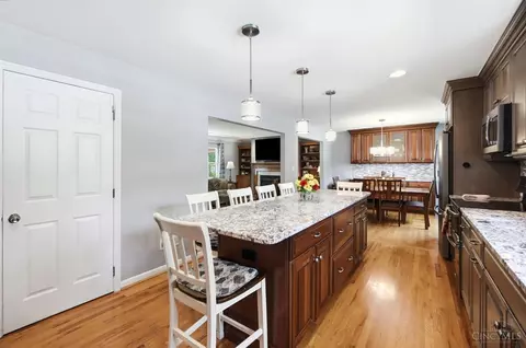 Kitchen - 680 Silverhedge Dr, Cincinnati, OH 45231 photo 2 of 7