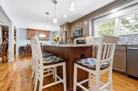 Kitchen - 680 Silverhedge Dr, Cincinnati, OH 45231 photo 6 of 7