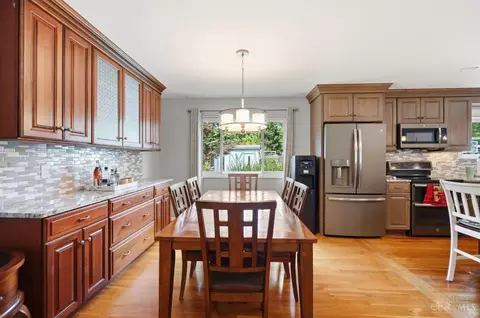 Kitchen - 680 Silverhedge Dr, Cincinnati, OH 45231 photo 1 of 7