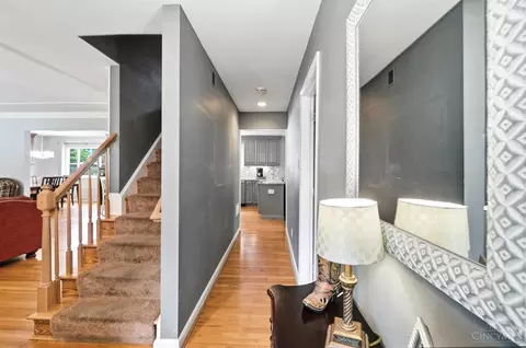 Entry Way - 680 Silverhedge Dr, Cincinnati, OH 45231 photo 1 of 7
