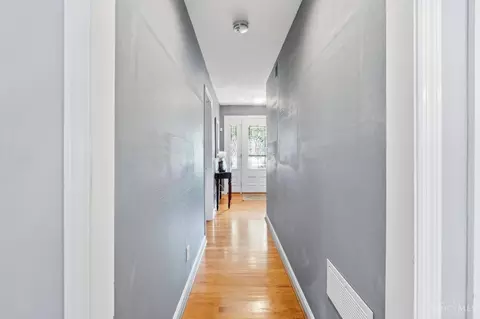 Entry Way - 680 Silverhedge Dr, Cincinnati, OH 45231 photo 3 of 7