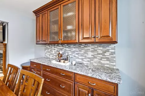 Dining - 680 Silverhedge Dr, Cincinnati, OH 45231 photo 2 of 3
