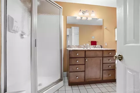 Bath - 680 Silverhedge Dr, Cincinnati, OH 45231 photo 2 of 11