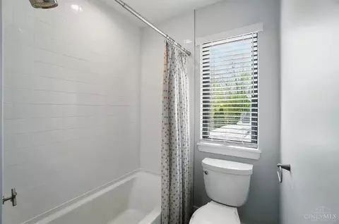 Bath - 4846 Myrtle Ave, Blue Ash, OH 45242 photo 6 of 6