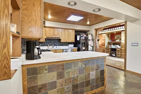 Kitchen - 4831 Klatte Rd, Cincinnati, OH 45244 photo 4 of 4