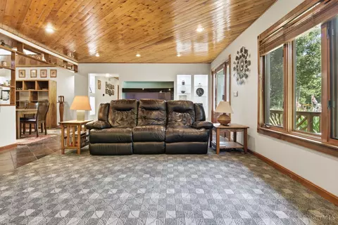 Living - 4831 Klatte Rd, Cincinnati, OH 45244 photo 2 of 3