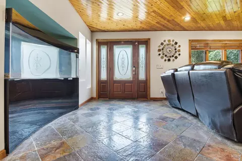 Entry Way - 4831 Klatte Rd, Cincinnati, OH 45244 photo 3 of 3