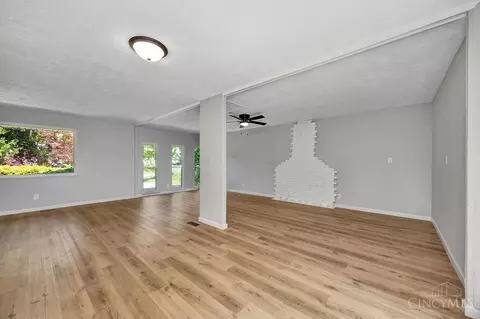 Living - 10766 Shadowridge Ln, Cincinnati, OH 45240 photo 6 of 11