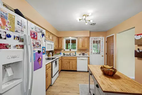 Kitchen - 6417 Mapleton Ave, Cincinnati, OH 45233 photo 3 of 3