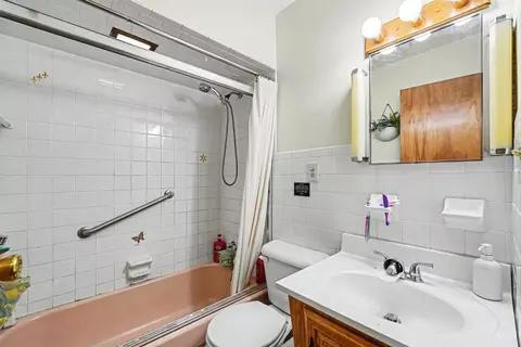 Bath - 6417 Mapleton Ave, Cincinnati, OH 45233 photo 2 of 3