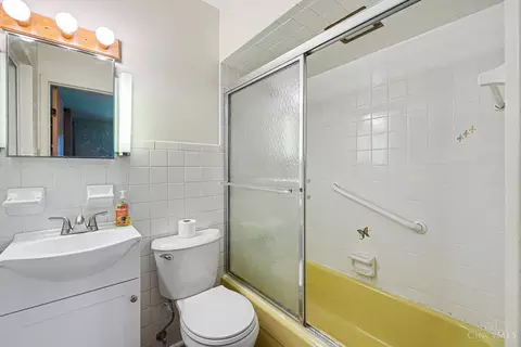 Bath - 6417 Mapleton Ave, Cincinnati, OH 45233 photo 1 of 3