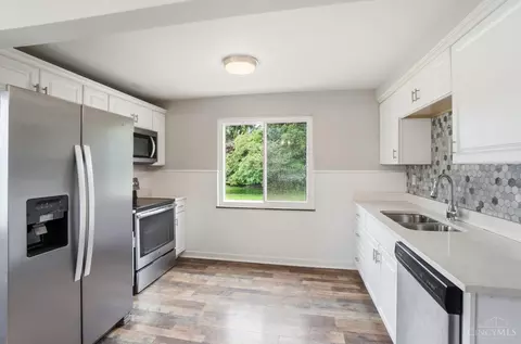 Kitchen - 3548 Eyrich Rd, Cincinnati, OH 45248 photo 2 of 4