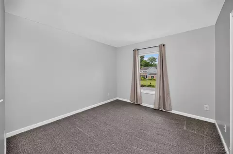 Bedroom - 2254 Candlemakers Ln, Maineville, OH 45039 photo 6 of 14