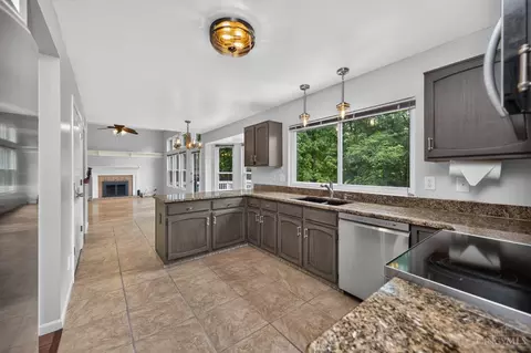 Kitchen - 2254 Candlemakers Ln, Maineville, OH 45039 photo 1 of 2